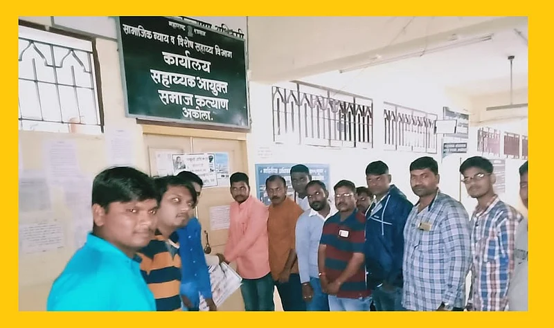 As Akola News students are not getting the benefit of scholarship, Chakka has locked the social welfare office