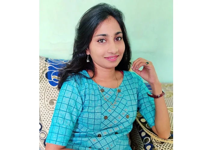 वृत्तपत्र विक्रेत्याची मुलगी सपना झाली साखर कारखान्यात कामगार कल्याण अधिकारी