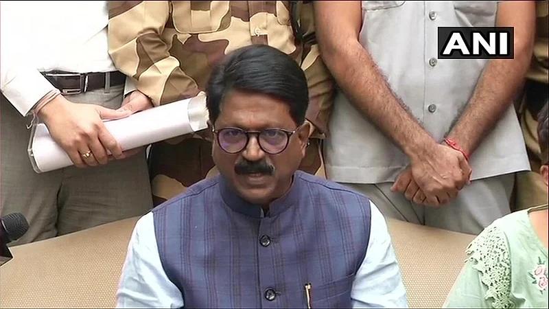 shiv sena leader arvind sawant resigns as central minister quits with nda