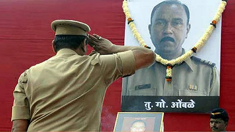 कसाबला पकडणाऱ्या 'तुकाराम ओंबळेंना' पदोन्नती.. गृहमंत्र्यांची माहिती
