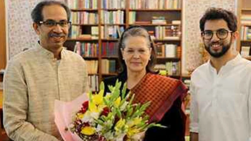 दिल्लीत किमान समान कार्यक्रमावर चर्चा; उद्धव ठाकरे- सोनिया गांधी यांची भेट
