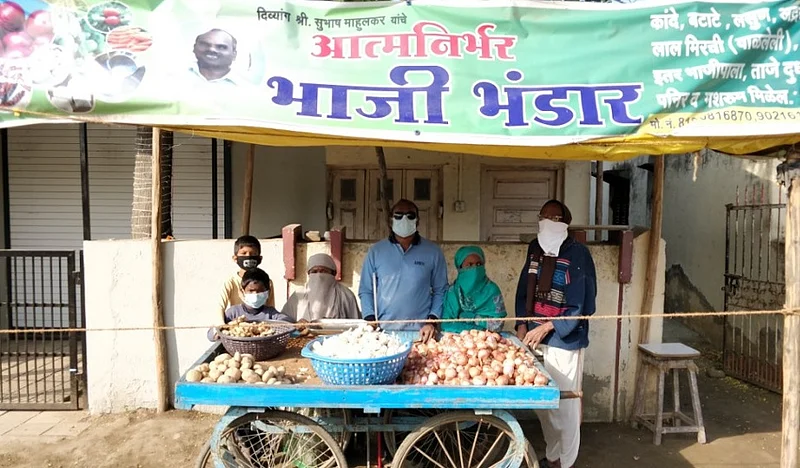Akola News: Self-reliant disabled couple set an example, started a vegetable business