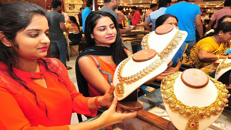 Commerce Ministry approves mandatory gold hallmarking