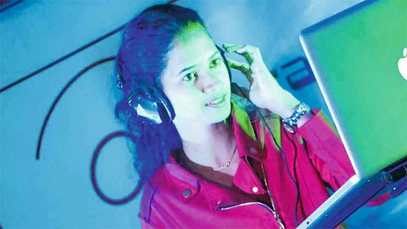 कोल्हापूरची शिवानी आता डिजे अॅनी