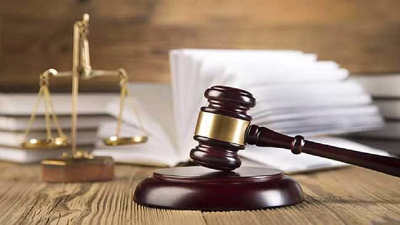 ही तर हद्दच झाली...ऑनलाईन सुनावणीला चक्क बनियानवर अवतरला वकील