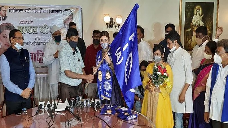 पायल घोषचा आरपीआयमध्ये प्रवेश; पक्ष संघटना वाढवण्याचे काम करणार
