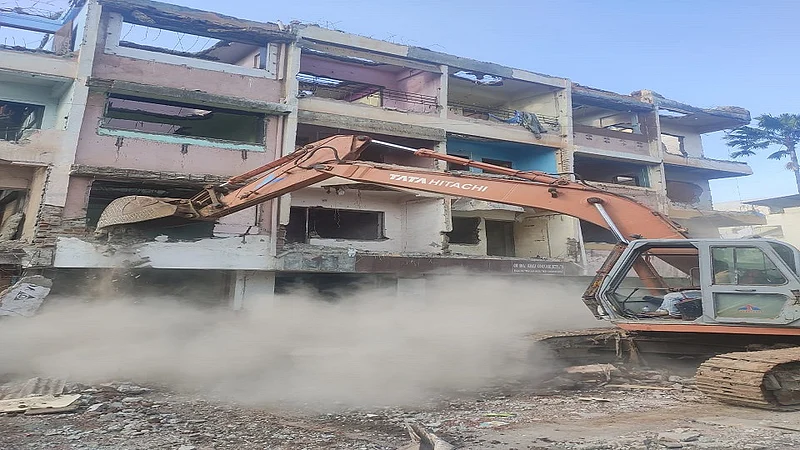 इमारत पाडकामाचा खर्च डेव्हलपरकडून वसूल करणार; उल्हासनगर पालिकेचा इशारा