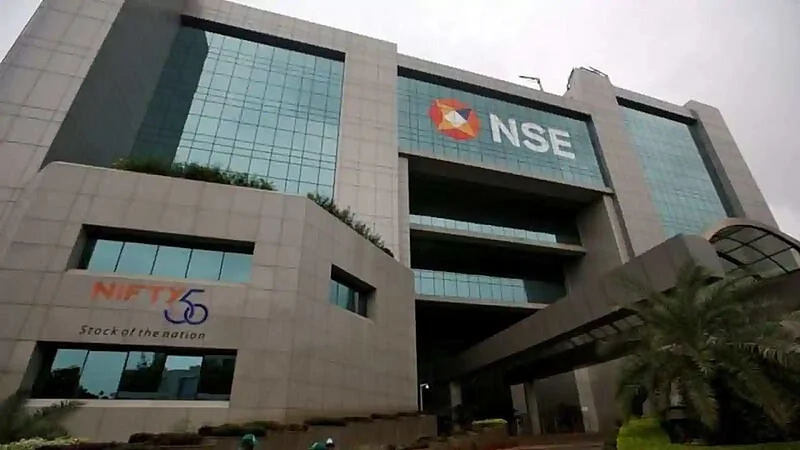 NSE चे व्यवहार चार तास बंद, सेबी कडून गंभीर दखल; तत्काळ मागवला अहवाल}