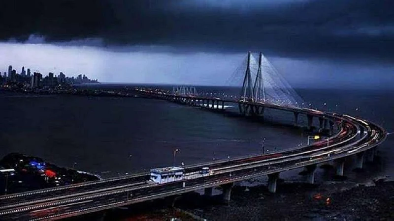 कोकणपट्ट्यात अंबर अलर्ट जारी; मुंबईत पुन्हा मुसळधार पावसाचा इशारा