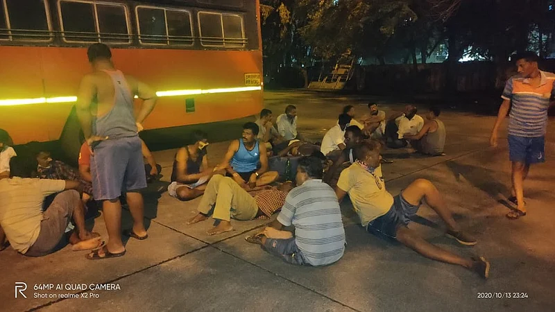 EXCLUSIVE : सांगलीतील एसटी कर्मचाऱ्यांचे मुंबईत बेहाल; जेवणासह राहण्याची सोय नाही; एसटीच्या आवारात झोपूनच काढताहेत रात्र