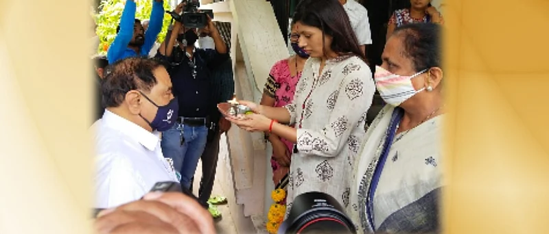 खडसेंचे कोथळीत जल्लोषात स्वागत; स्नुषा रक्षा खडसेंनी केले औक्षण !