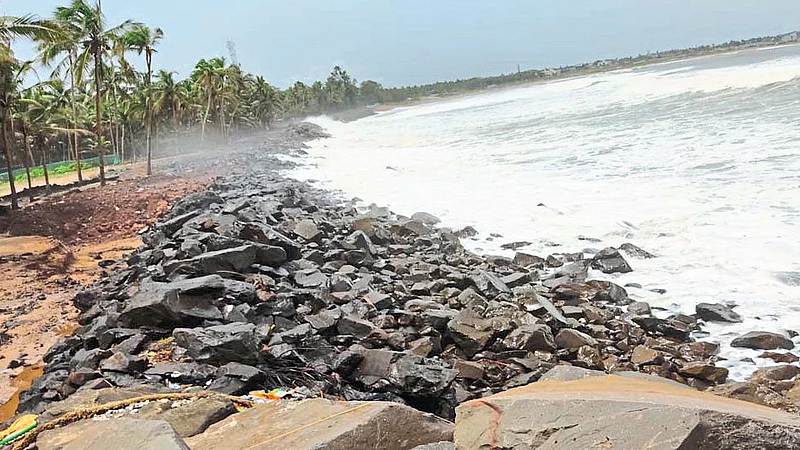 Erosion Prevention Construction In Mirya Beach On The Basis Of Nariman Point