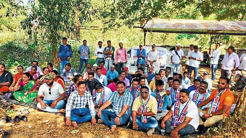 Manse Agitation For Compensation In Kudal Taluka Sindhudurg Marathi News