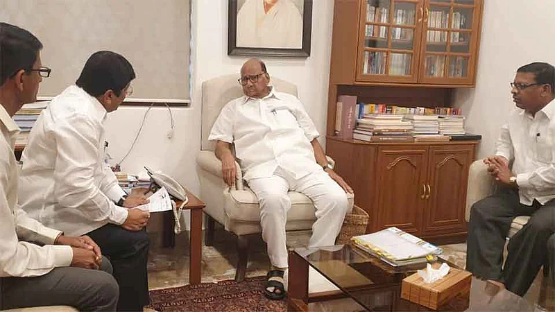 पेढे, परशुरामचा तिढा सोडविण्याचे मुख्यमंत्र्यांचे आश्वासन