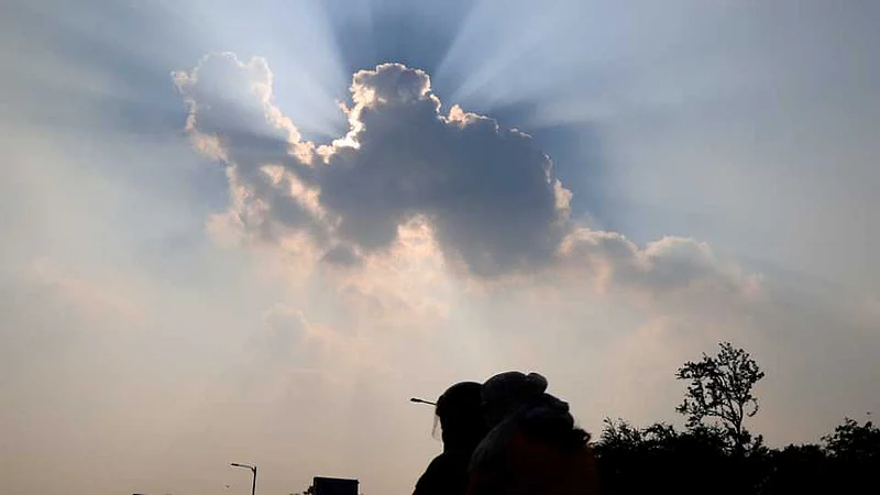 temperature in Nashik has risen due to cloudy weather marathi news