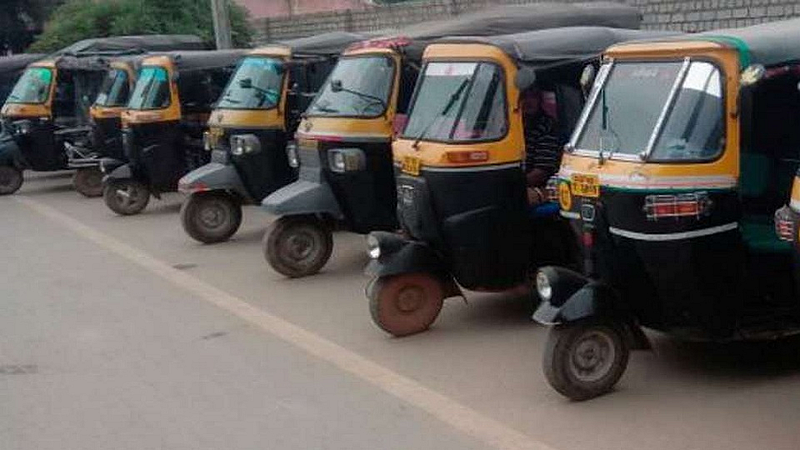 'रिक्षा चालकांचे तीन महिन्यांचे कर्ज माफ करा'; वाचा कोणी केली महत्वपुर्ण मागणी