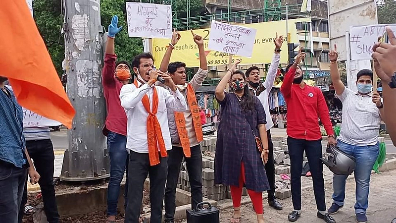 विद्यार्थ्यांवर केलेल्या मारहाणीबाबत पुण्यात 'अभाविप'तर्फे निषेध
