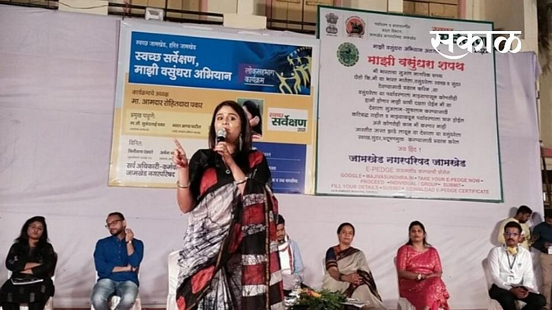 Actress akshaya deodhar was present in the cleanliness awareness program in karjat jamkhed.jpg