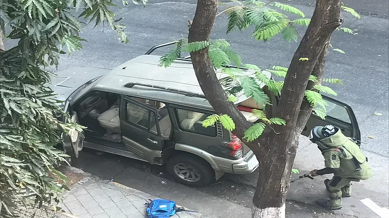 'त्या' घटनेनंतर मुकेश अंबानींच्या घराबाहेर चोख सुरक्षा बंदोबस्त, जाणून घ्या संपूर्ण घटनाक्रम}