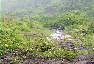 आंबेनळी घाटात एसटी बस कोसळली