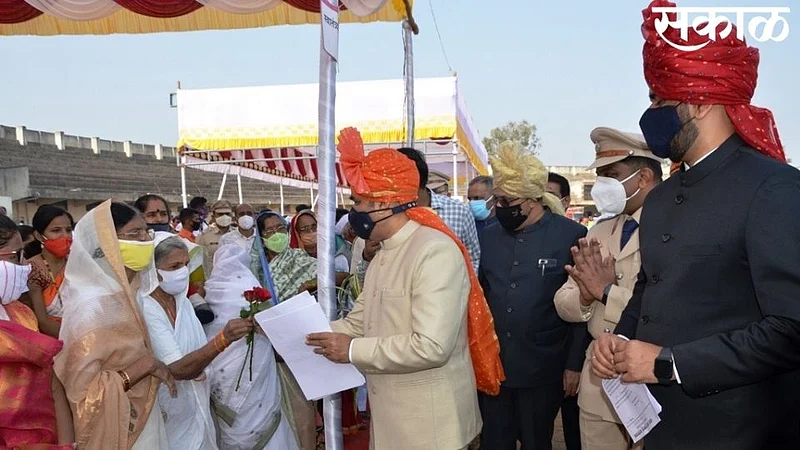 Republic Day 2021 : शासनाचे पाठबळ, प्रशासनाचे धैर्य, सातारकरांच्या संयमामुळेच करुन दाखवलं : बाऴासाहेब पाटील}
