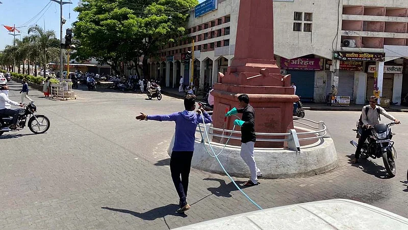 कोरोनाच्या पार्श्वभूमीवर बारामतीत केलं जातंय...