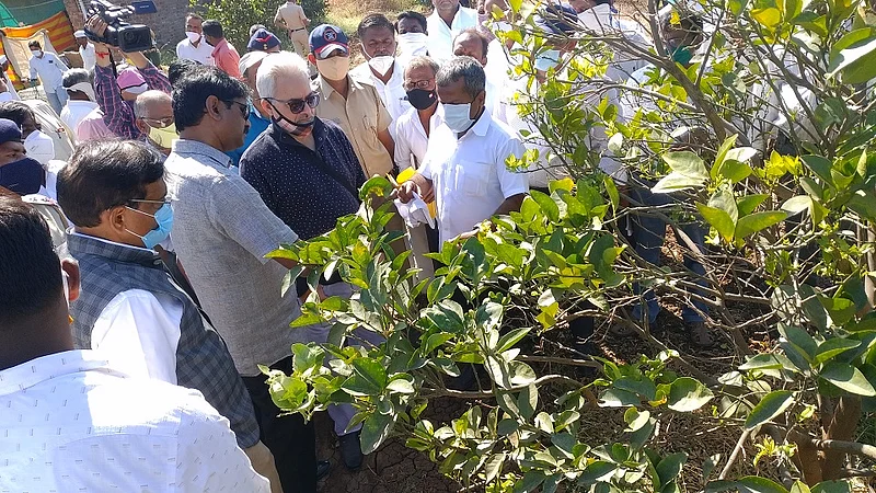 Central Team Visits Heavy Rain In Shekta Aurangabad