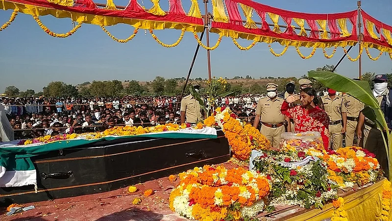 Final Ritual On Solider Ganesh Gawande