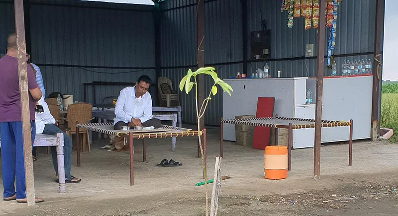 Osmanabad Beed citizens felt the simplicity of Minister Shankarrao Gadakh
