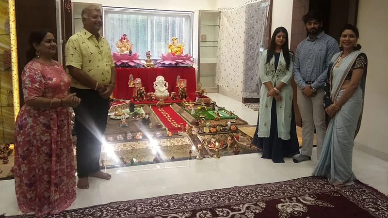 एकाच घरात 171 गणेशमूर्तींची स्थापना (व्हिडिओ)