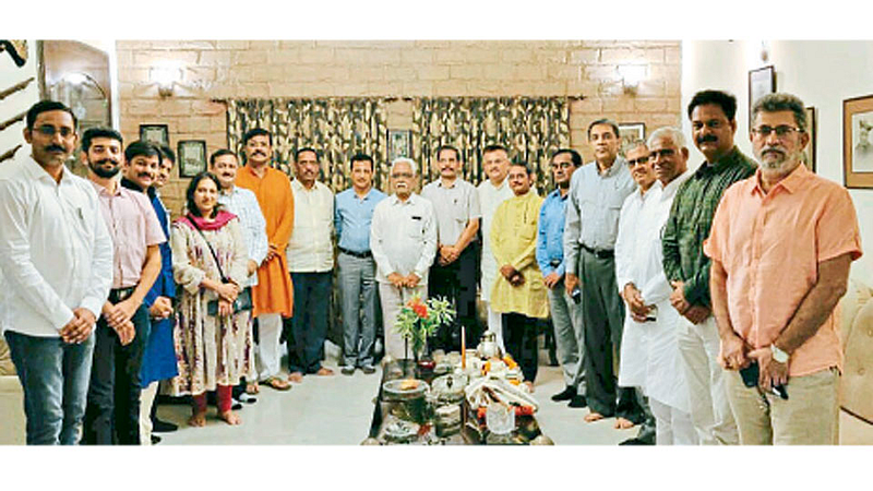 पुणे - मराठा साम्राज्यातील राज व सरदार घराण्यांतील वंशजांनी एकत्र येऊन हिंदवी स्वराज्य महासंघाची स्थापना नुकतीच केली.