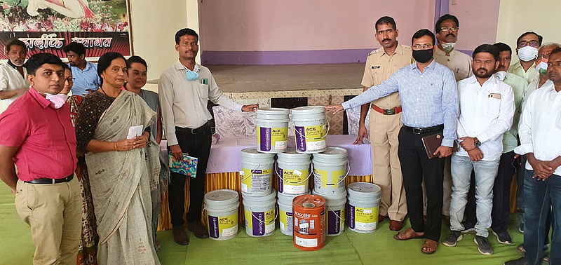 In Karjat with the initiative of MLA Rohit Pawar government offices have been given free color.jpg
