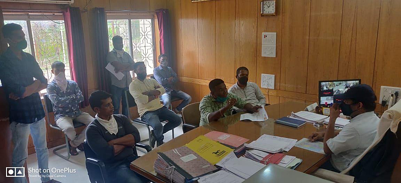 Maharashtra Navnirman Sena protests against electricity bills