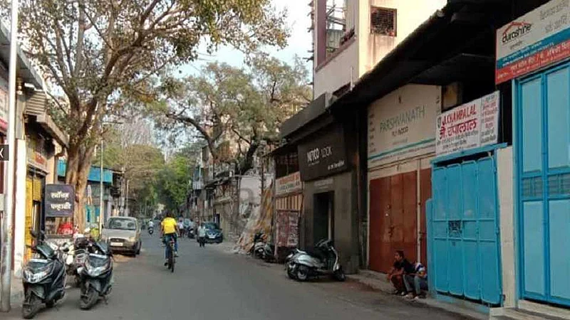 coronavirus lockdown pune city shops time and days information marathi