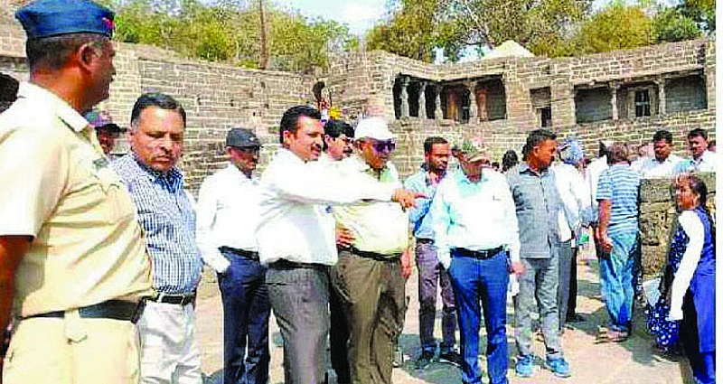 Lonar photo.jpg