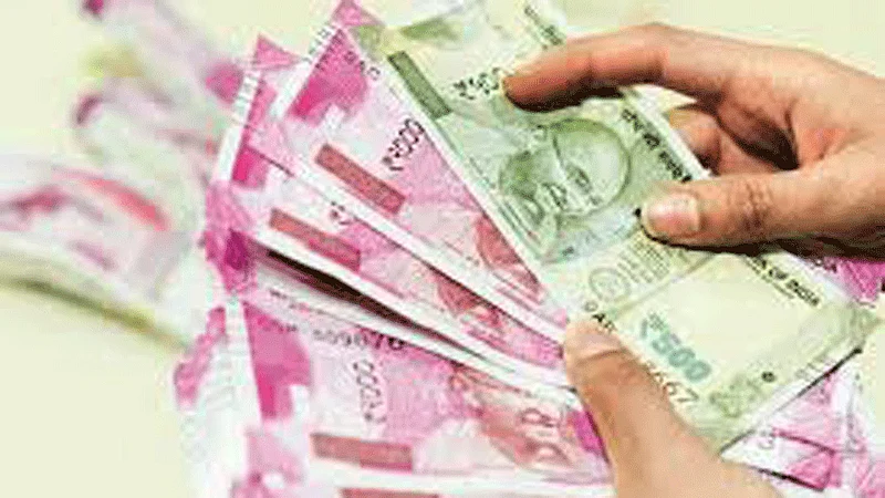 अदानी, नाडर यांना मागे टाकत 'हे' बनले सर्वात श्रीमंत व्यक्ती