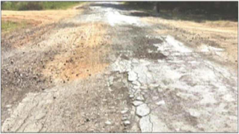 Chamorshi hranghat highway is in bad condition in gadchiroli