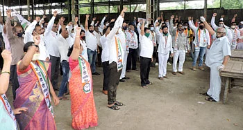 dhule rashtrwadi congress strike