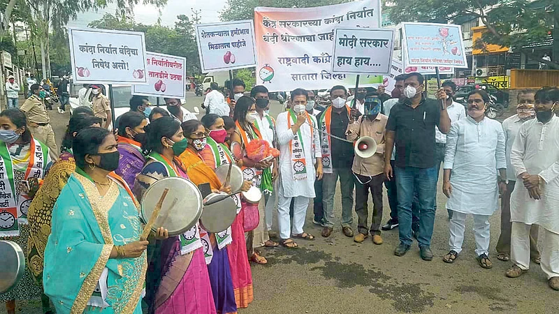 कांदा निर्यातबंदीविरुद्ध "राष्ट्रवादी' चा थाळीनाद