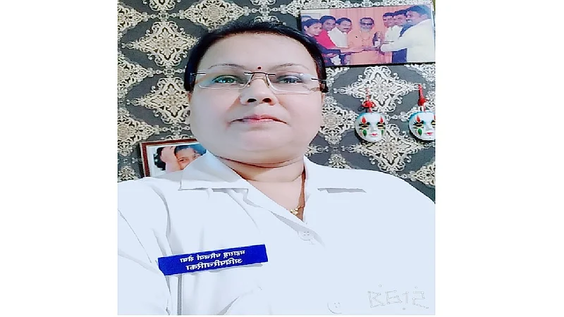 Nurse Prerana jagtap is Helping Corona Patient to recover in pune.jpg