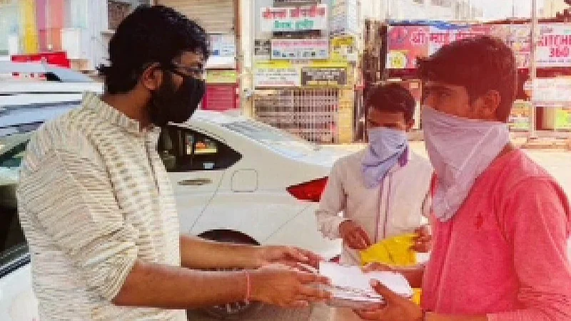Rohit Pawar's Free Meal for Pune Students