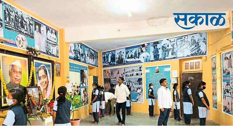 Yashwantrao Chavan's photo museum set up by teachers in Devrashtra