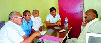 रोहयो, फलोत्पादन योजनेत केळी, पपईचा समावेश करा !
