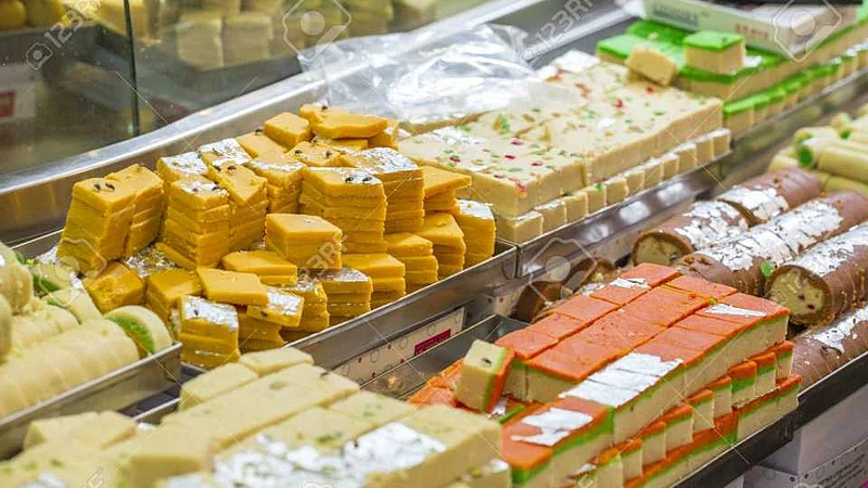 Akola News: Adulterated food in Diwali market