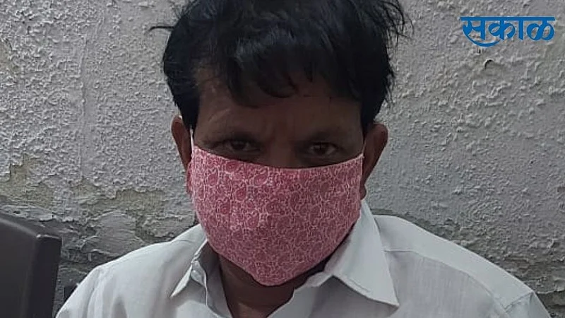 Attempted self immolation in parking Superintendent of Police office in Kolhapur}