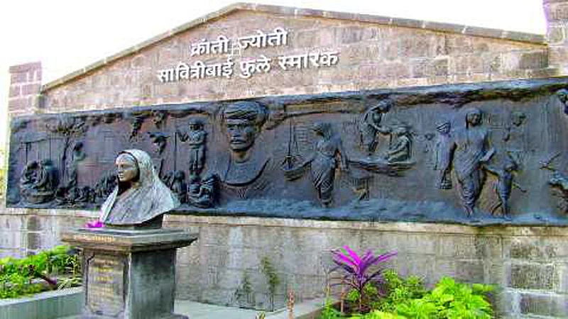 सावित्रीबाईंची नायगावनगरी सजली; जयंतीनिमित्त छगन भुजबळांसह वर्षा गायकवाडांची उपस्थिती