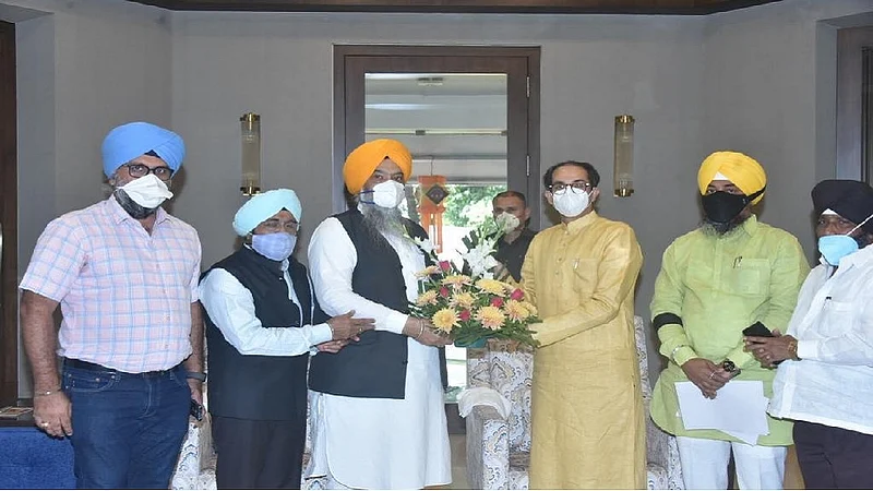 शेतकरी आंदोलनाच्या पार्श्वभूमीवर वर्षावर अकाली दलासोबत खलबतं