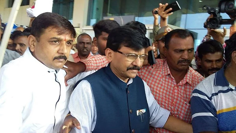Shiv Sena MP Sanjay Raut in karnatka police custody