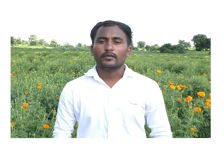Akola News: Bhar Jahagirs Ashtagandha Marigold Flowers in Dadar Market