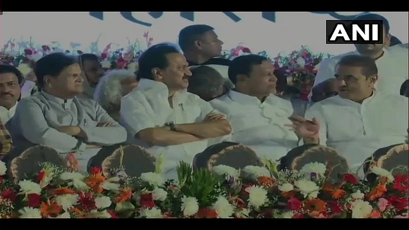 national leaders were present at uddhav thackeray cm oath ceremony maharashtra